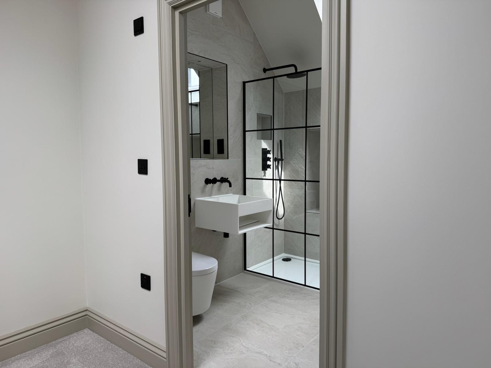 Bathrooms - photograph 3