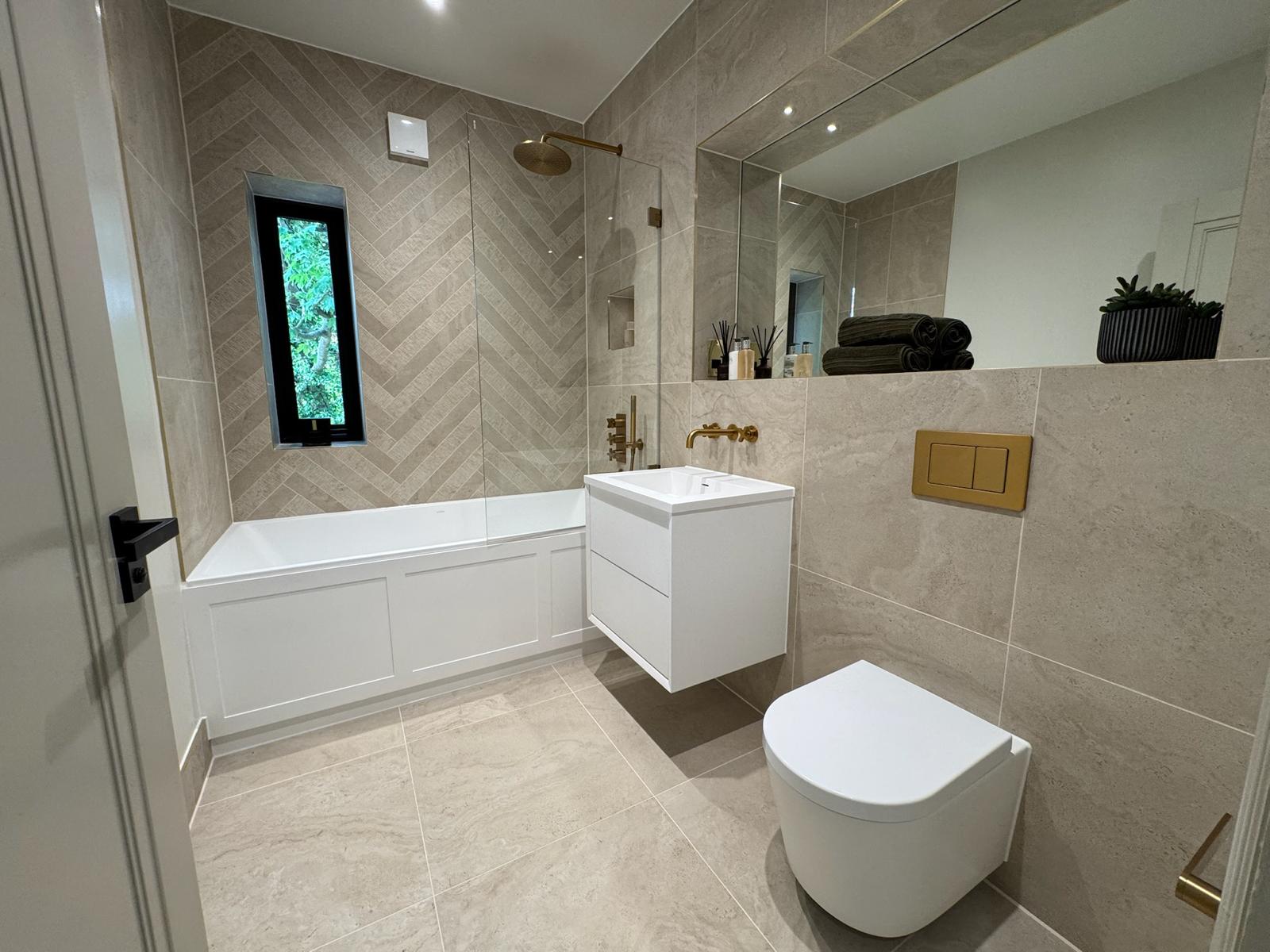 Bathrooms - photograph 6