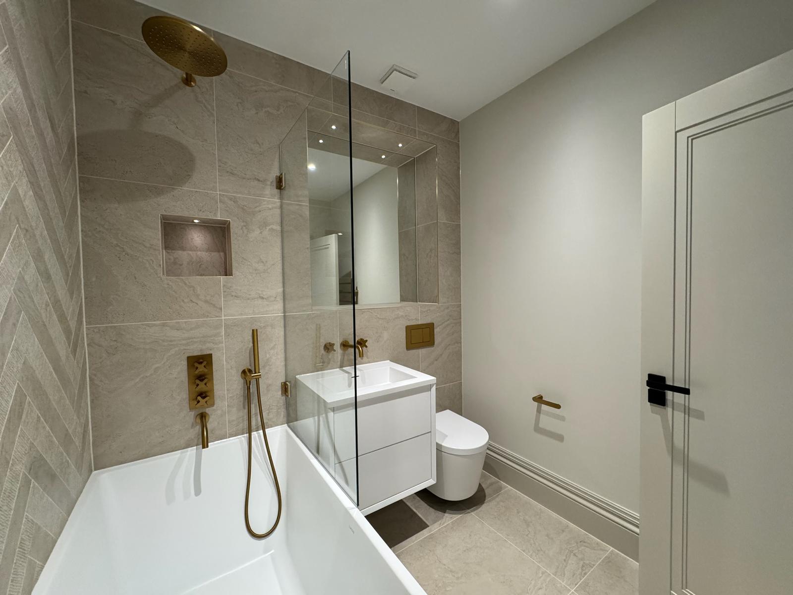 Bathrooms - photograph 10
