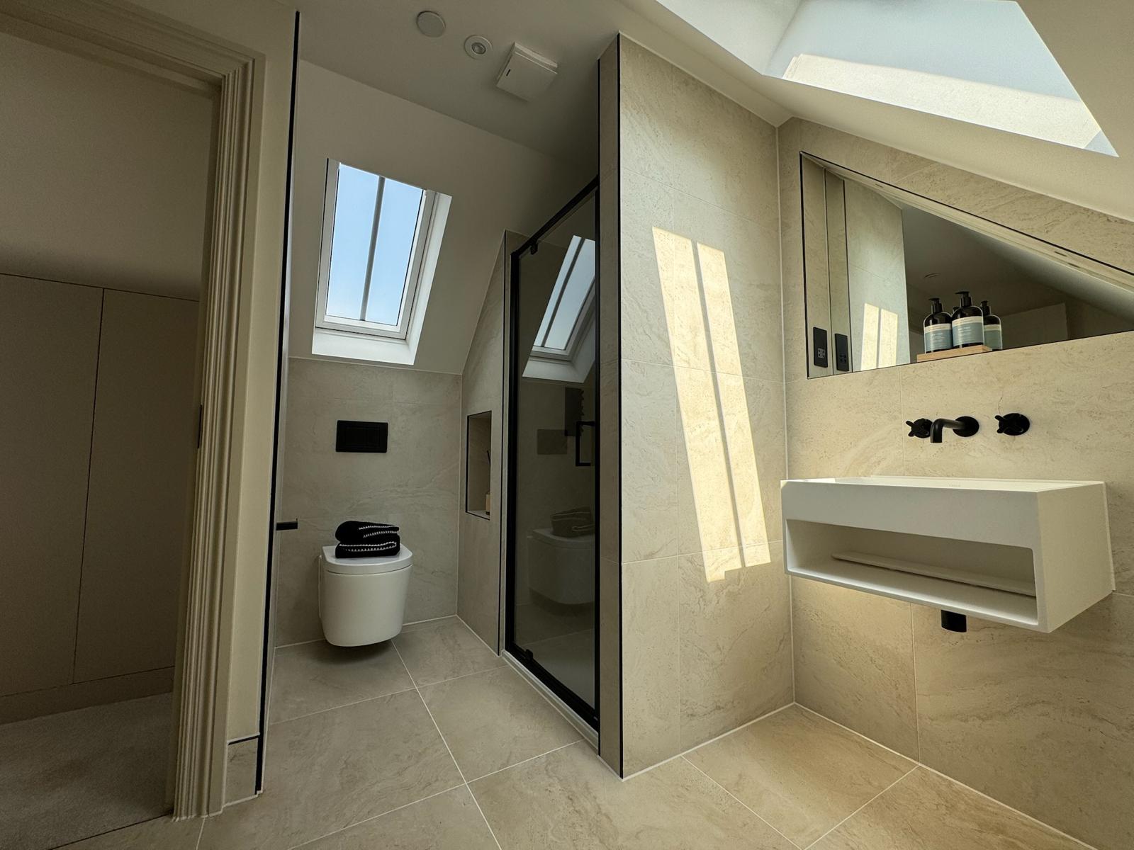 Bathrooms - photograph 7