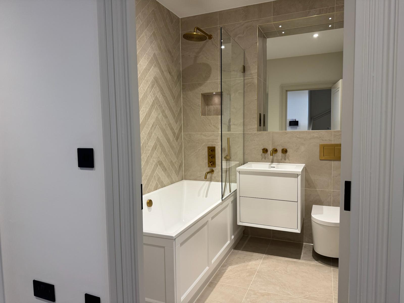 Bathrooms - photograph 8