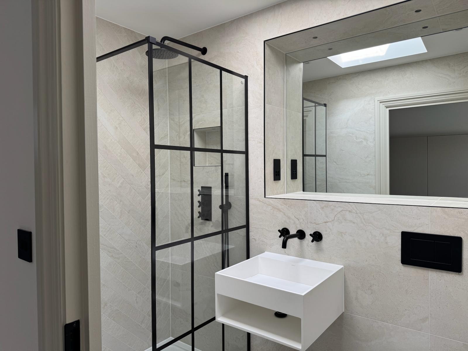Bathrooms - photograph 9
