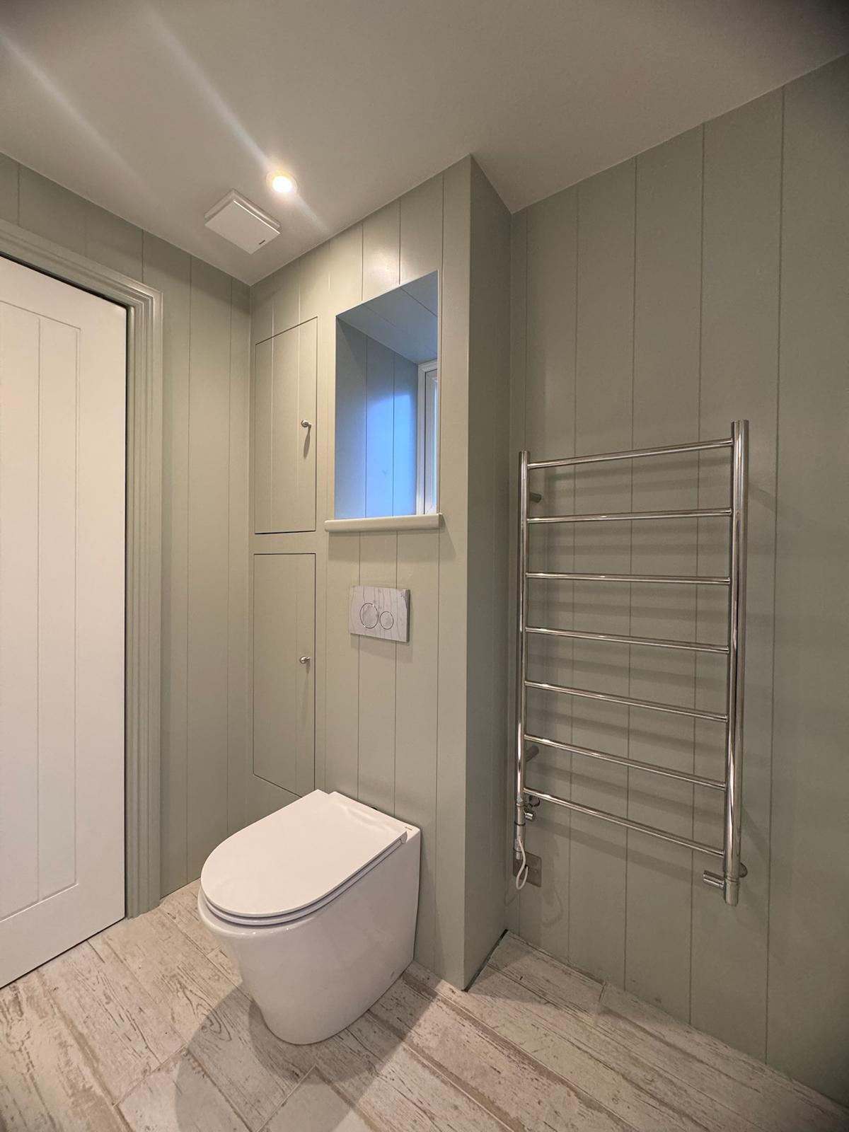 Bathrooms - photograph 11